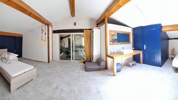 5 slaapkamers, een bureau, een strijkplank/strijkijzer, wifi