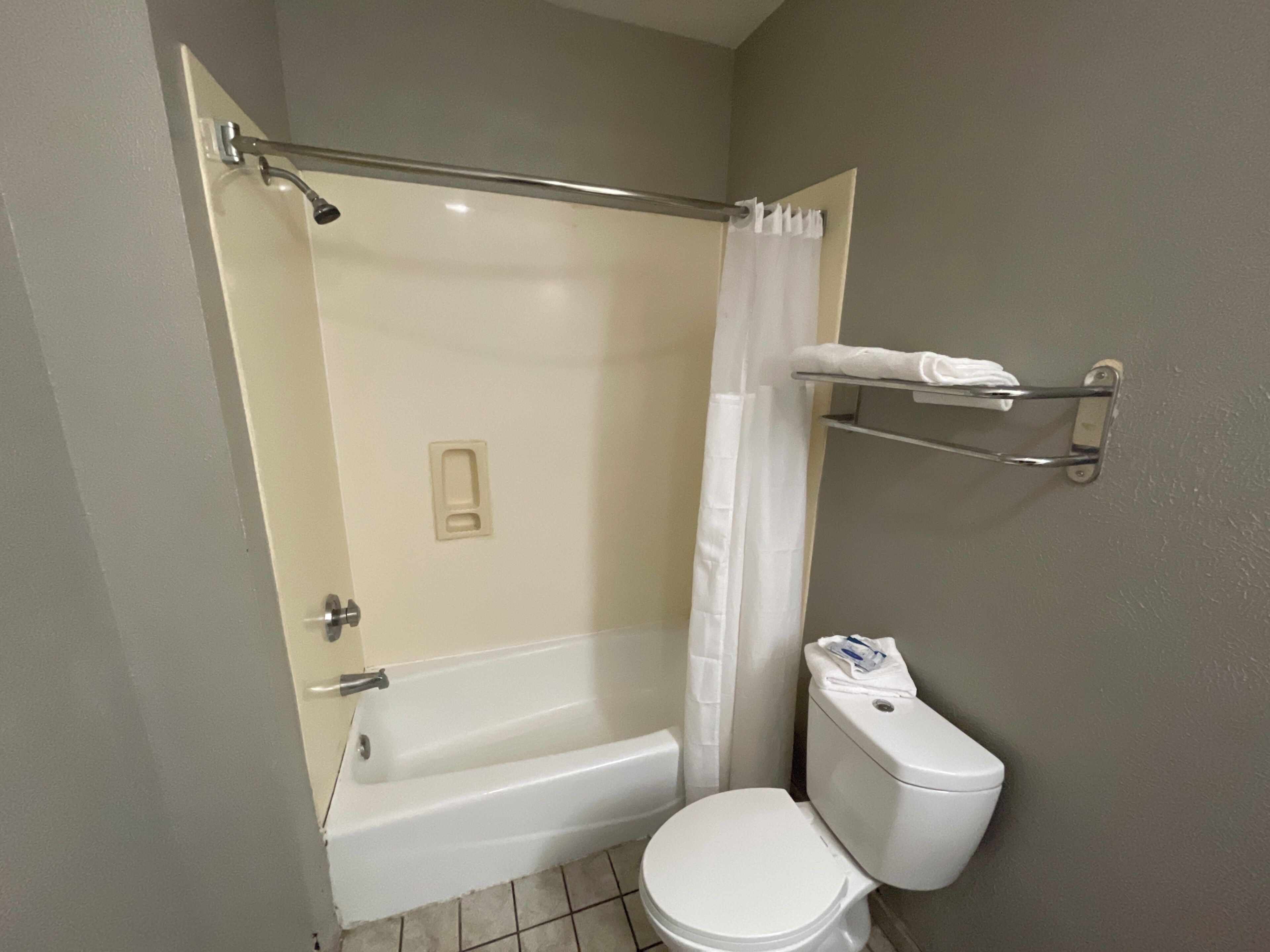 Chambre Simple Standard, vue ville | Salle de bain