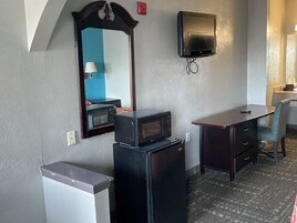 Standard Single Room, City View | Interior