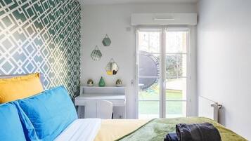 2 bedrooms, iron/ironing board, internet, bed sheets