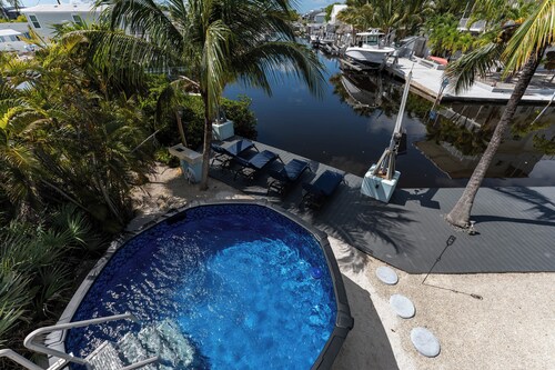 Ultimate Experience W/ Services, Fishing & Pool!
