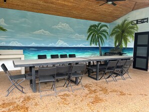 Outdoor dining - Charming 2-bedroom 2-bath condo with AC in Potrero 5-7 minutes from the beach (Potrero)