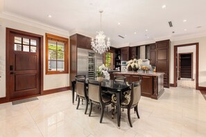 Dining - 6BR Ensuite Luxury Estate w/ Theatre, Sauna Office (Vancouver)