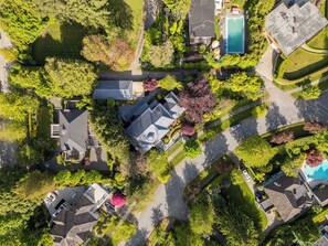 Exterior - 6BR Ensuite Luxury Estate w/ Theatre, Sauna Office (Vancouver)