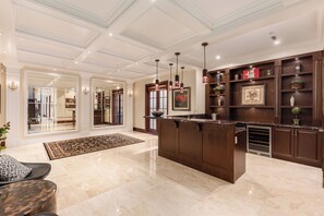 Lobby - 6BR Ensuite Luxury Estate w/ Theatre, Sauna Office (Vancouver)