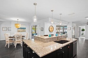 Fridge, microwave, oven, stovetop - Mermaid Cove | Family Oasis with Putting Green & Heated Pool (Siesta Key)