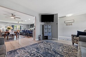 Dining - Entire 3BR/2BA Home with Waterfront Access and your own kayak's and paddle-board. (Port Richey)