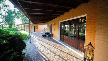 Luxury Cottage, Park View | Terrace/patio