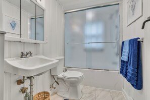 Hair dryer, towels - Freshly updated and full of coastal cottage charm, this easy beach escape is under half a mile from Long Sands Beach, with AC throughout, plenty of parking, and a Solo Stove firepit for laid-back nights outside—plus no weekly stay required. (York)