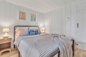 4 slaapkamers, een strijkplank/strijkijzer, reisbedje, gratis wifi