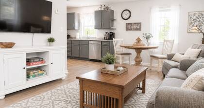 Cozy 2-bedroom cottage in delightful Eudora with AC