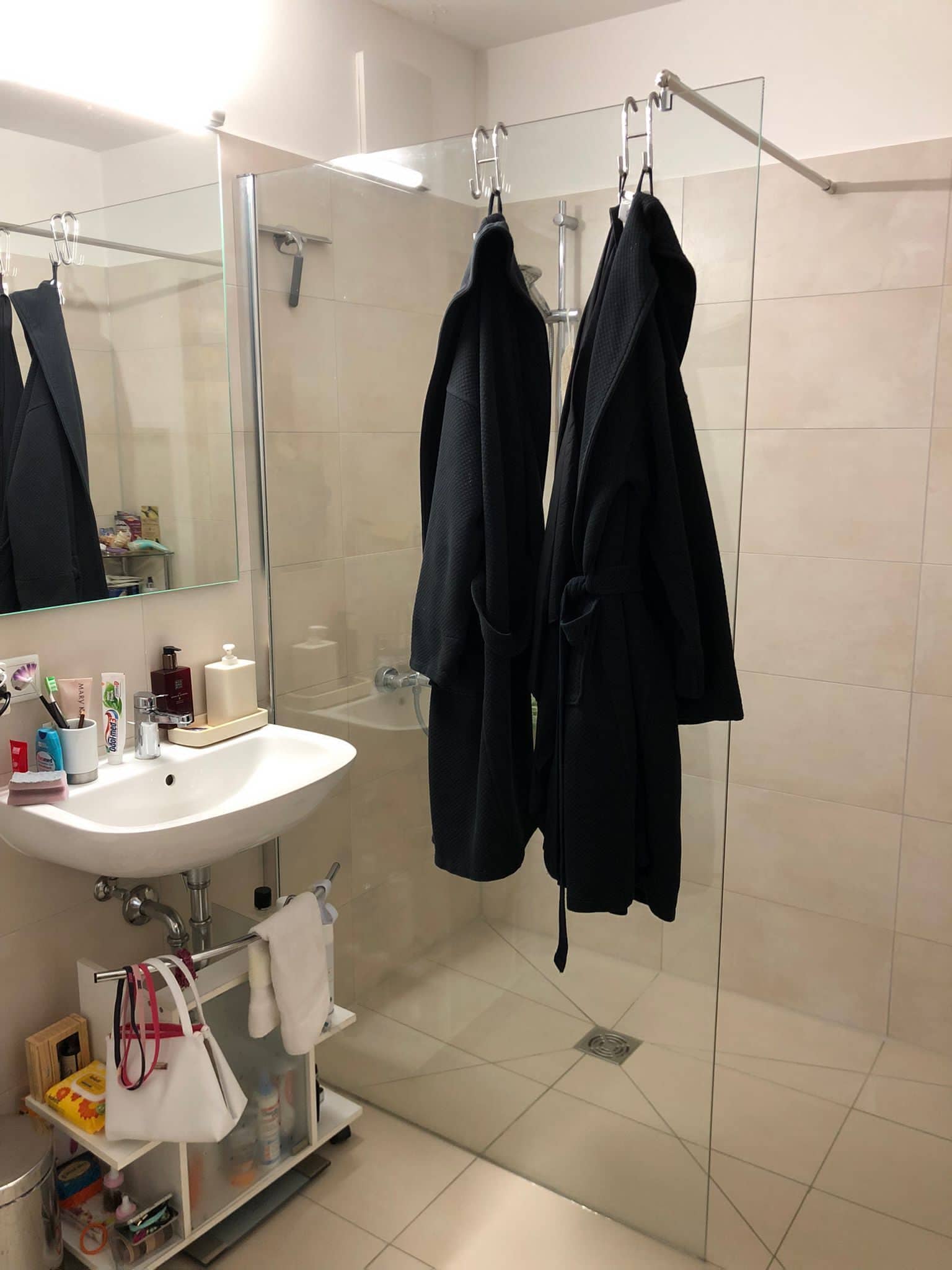 Dusche, Handtücher, Seife, Toilettenpapier