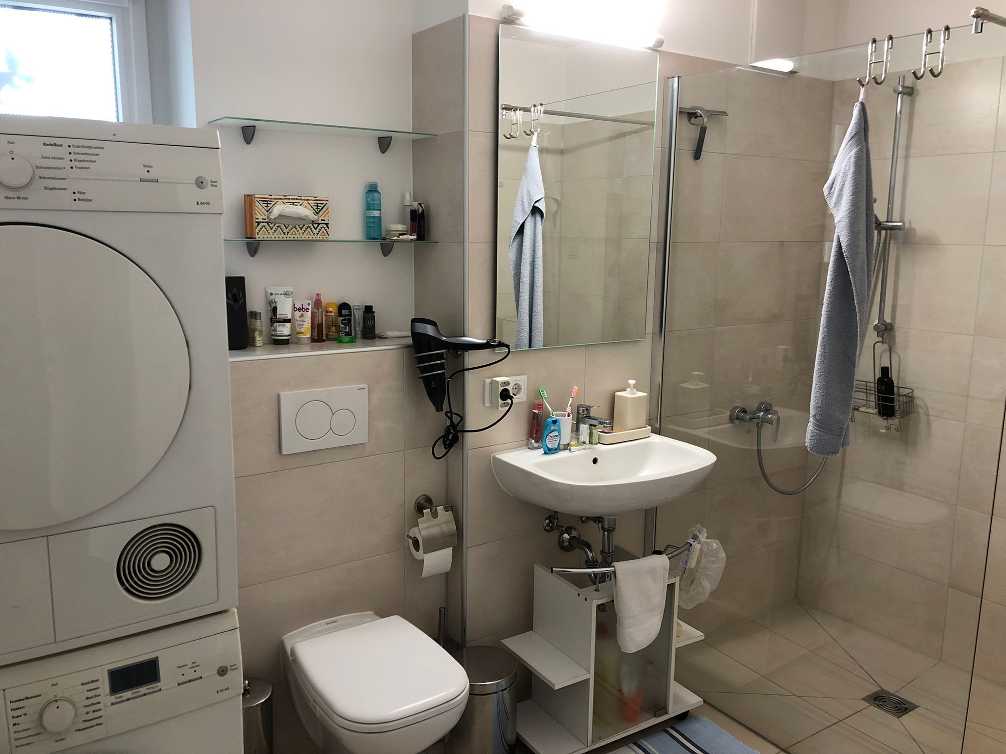 Dusche, Handtücher, Seife, Toilettenpapier