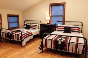 4 bedrooms, iron/ironing board, internet, bed sheets