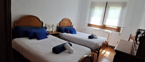Bügeleisen/Bügelbrett, WLAN, Bettwäsche