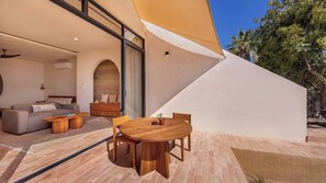 Outdoor dining - Todo Boutique (Todos Santos)
