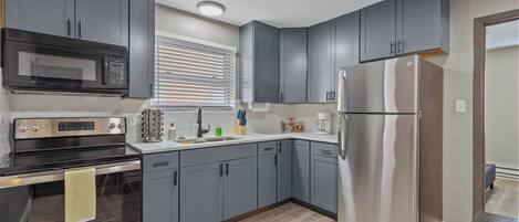 Coffee/tea maker, fridge, microwave, oven