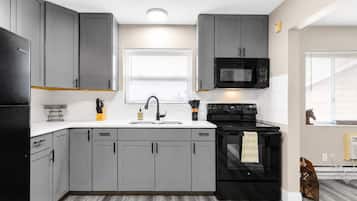 Coffee/tea maker, fridge, microwave, oven