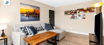 Pet-Friendly 1BR · Tower Grove · Free Parking + Laundry