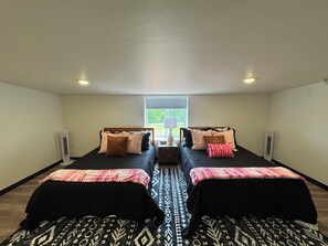 Room - Perfect place to stay for events at the Lazy E arena. (Guthrie)