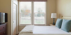 1 bedroom, iron/ironing board, WiFi, bed sheets - Cozy 1-bedroom resort in tranquil Boyne Falls with AC and fitness room (Boyne Falls)