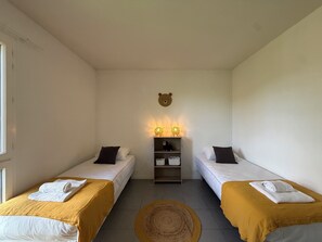 Ferros/tábuas de passar roupa, Wi-Fi, roupa de cama