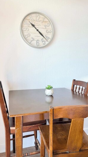 Dining - Sunrise & Waves Ocean Front Studio + Pool (Myrtle Beach)