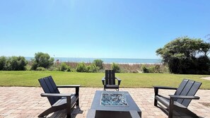 Property grounds - Sunrise & Waves Ocean Front Studio + Pool (Myrtle Beach)
