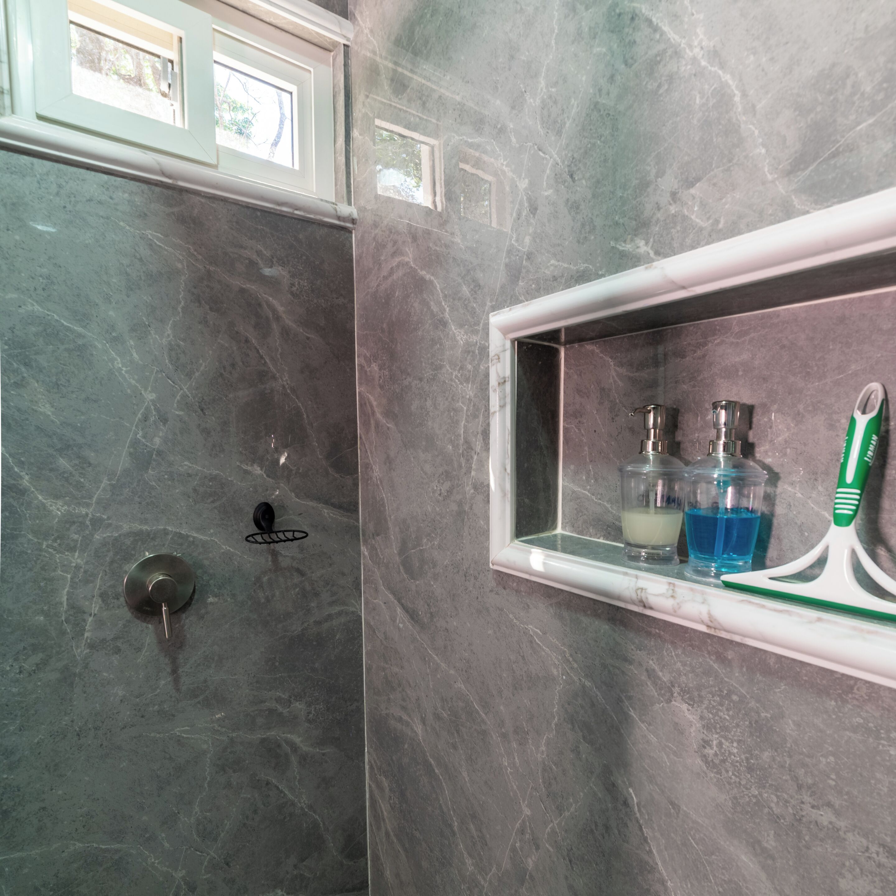 Handtücher, Seife, Shampoo, Toilettenpapier