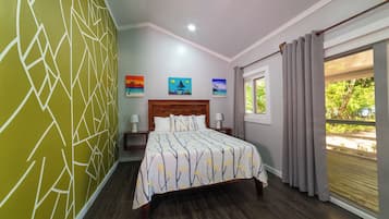 S1 - Superior Studio Suite, 1 Queen Bed, Beach View | Premium bedding, individually furnished, iron/ironing board, free WiFi
