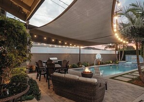 Outdoor dining - 3 bedroom & 2 bathroom home in Glendora, CA with a pool and spa/hot tub (Glendora)