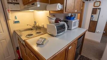 Fridge, microwave, stovetop, coffee/tea maker