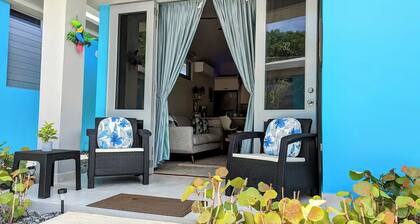 Tropical Getaway just steps from Buye Beach w/pool. Pet Friendly!