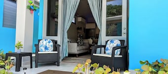 Tropical Getaway just steps from Buye Beach w/pool. Pet Friendly!