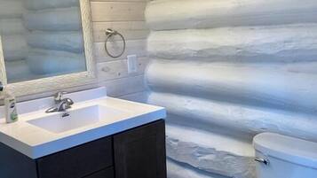 Ducha, secador de pelo, toallas