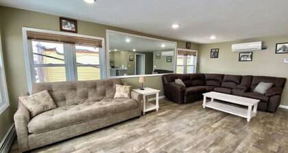 Downtown Apt | Steps to Food, Drinks & Fun