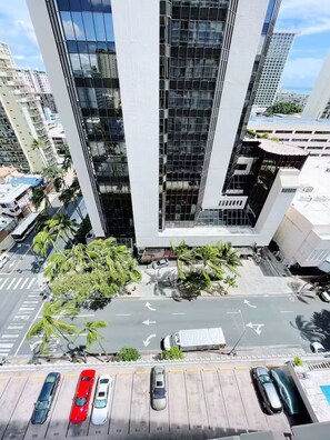 Exterior - Modern Clean Studio with Free Parking, Walk to Beach. Entire condo in Waikiki. (Honolulu)