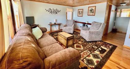 Cozy Cottage in Town! Near Pictured Rocks!