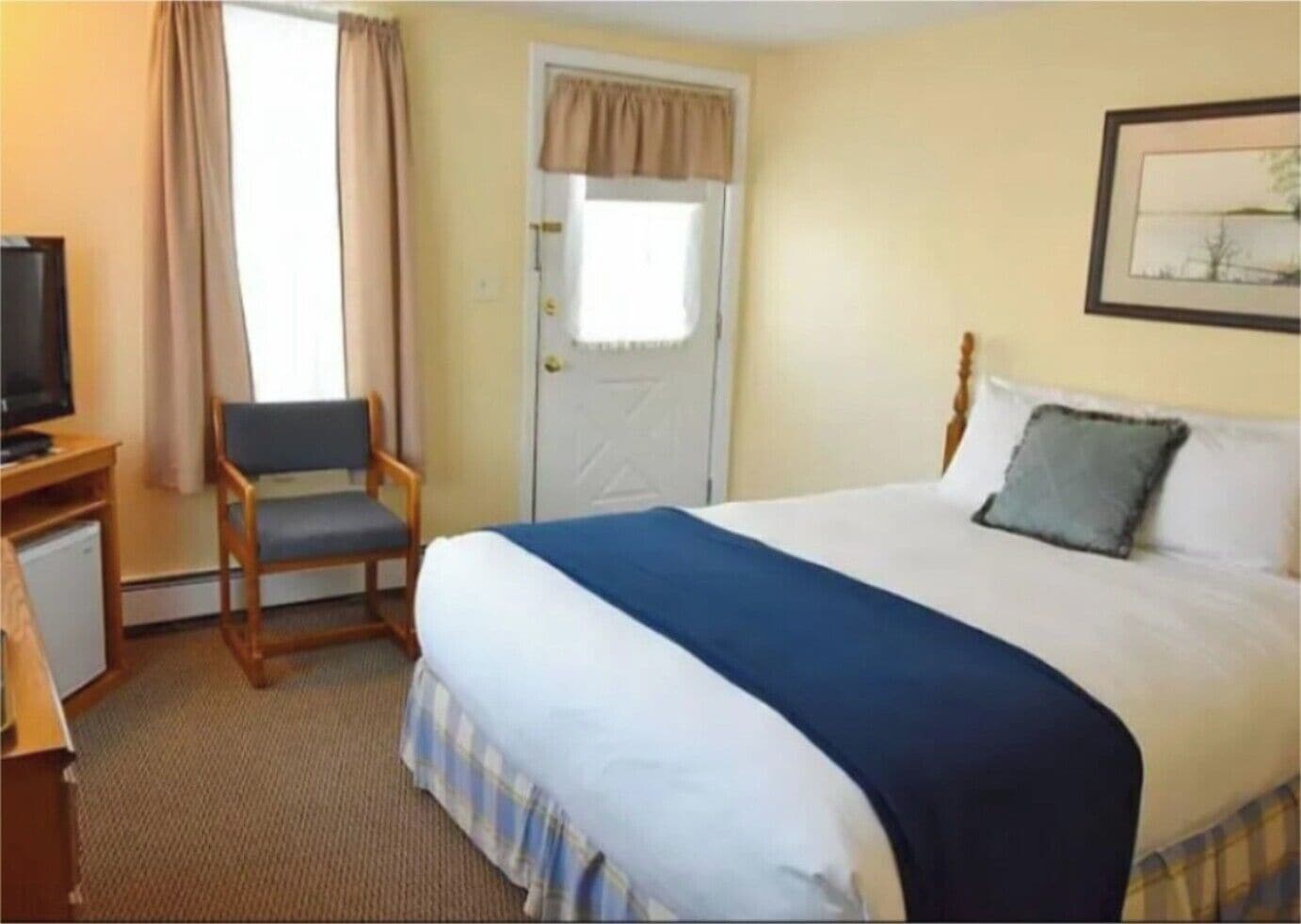Apartment, 1 Queen Bed, Pets Not Allowed, Garden View (Single Queen 2nd Floor) | 1 bedroom