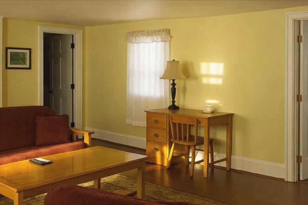 Suite, Mehrere Betten, Küche, Gartenblick (Porch Suite 1st Floor) | Innenbereich