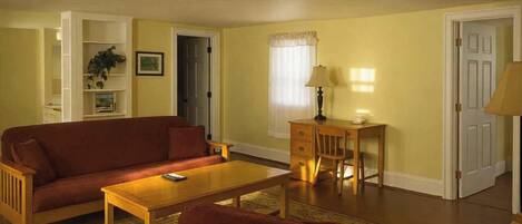 Apartment, Multiple Beds, Kitchen, Garden View (Porch Suite 1st Floor) | Interior