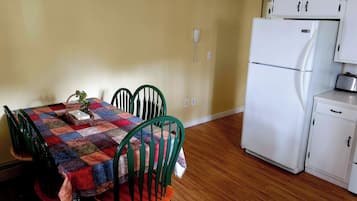 Appartement, plusieurs lits, animaux de compagnie interdits, vue jardin (1st Standard Floor Rooms) | Cuisine privée