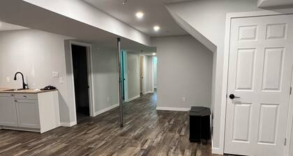 Affordable 2 bedroom apartment, 5 minute drive from Hospital and LU