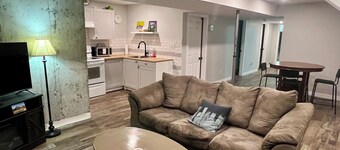Freshly updated 2 bedroom suite, close to amenities! Pet friendly!