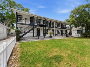 Exterior - Clearwater Top Floor #3 (Clearwater)
