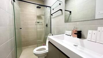 Premium Apartment, City View | Bathroom | Free toiletries, hair dryer, slippers, towels