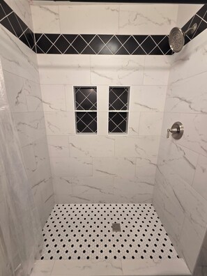 Shower, towels, soap, toilet paper - YOUR OWN QUIET TOTALLY SEPARATE HOUSE "CARRIAGE" (Atlanta)