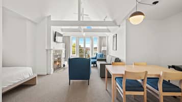 Le Johannsen #426 | Living area | Flat-screen TV