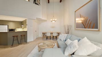 Le Johannsen #414 | Living area