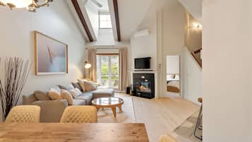 Le Johannsen #414 | Living area | Flat-screen TV, fireplace